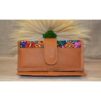 Portfel duży skórzany brązowy z kwiatowym kolorowym haftem .